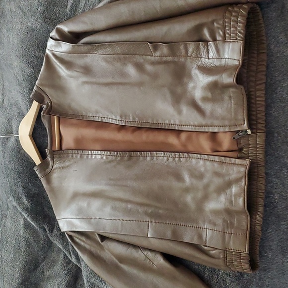 Leather jacket - Picture 1 of 7